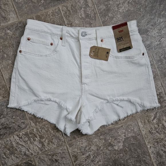 Womens Levi 501 Shorts 5 Button Down Size 30 White Shorts - Picture 1 of 6
